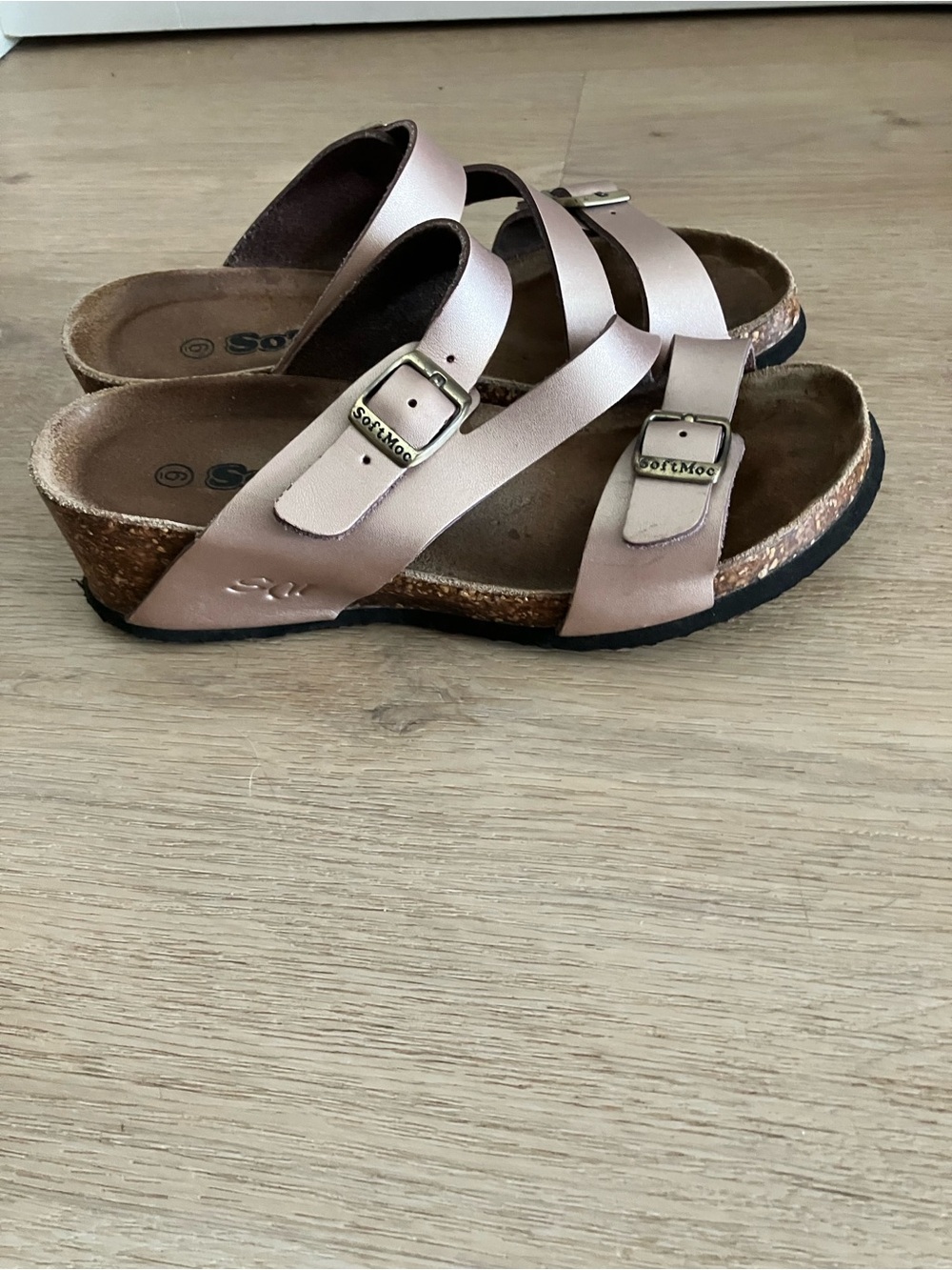 Women's SoftMoc Triple Strap Sandal in Rose Gold